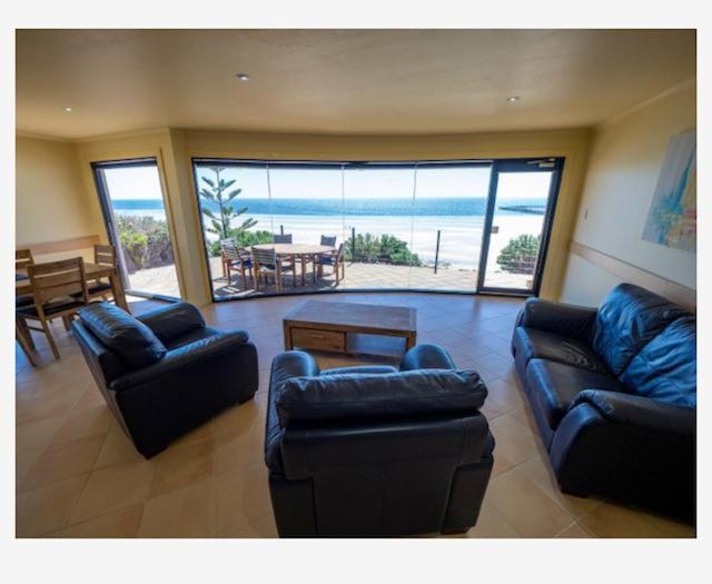 Cliff House Beachfront Villas มุนทา ภายนอก รูปภาพ