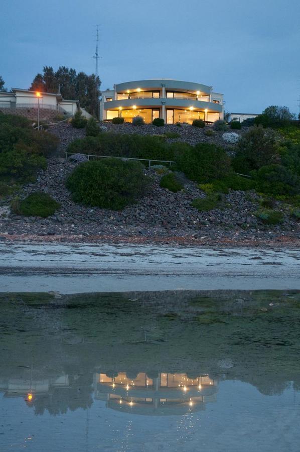 Cliff House Beachfront Villas มุนทา ภายนอก รูปภาพ
